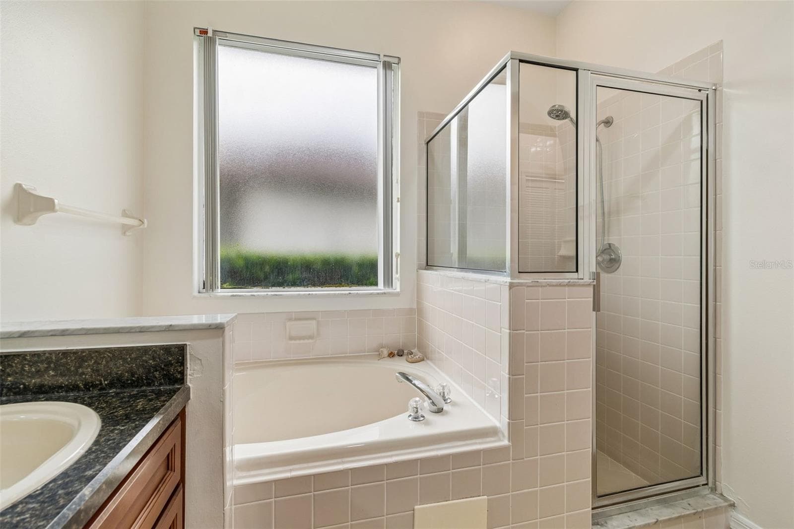 m. bath - 5306 WATERLEAF CT, VALRICO
