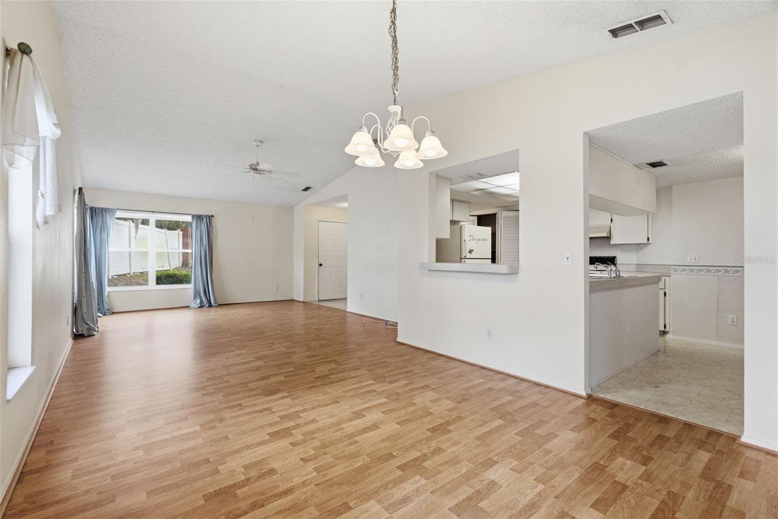 Living and Dining area - 3960 SAILMAKER LN, HOLIDAY
