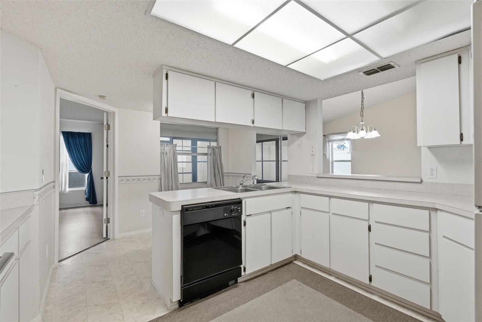 Condominium at 3960 SAILMAKER LN, HOLIDAY, photo 11 of 43