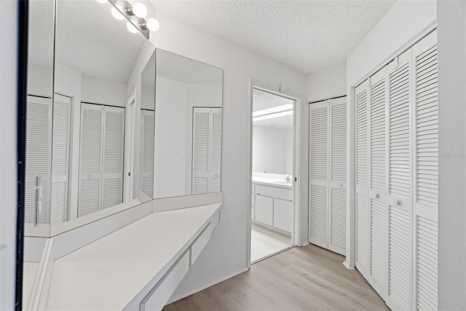 Primary Suite -Built in Vanity - 3960 SAILMAKER LN, HOLIDAY