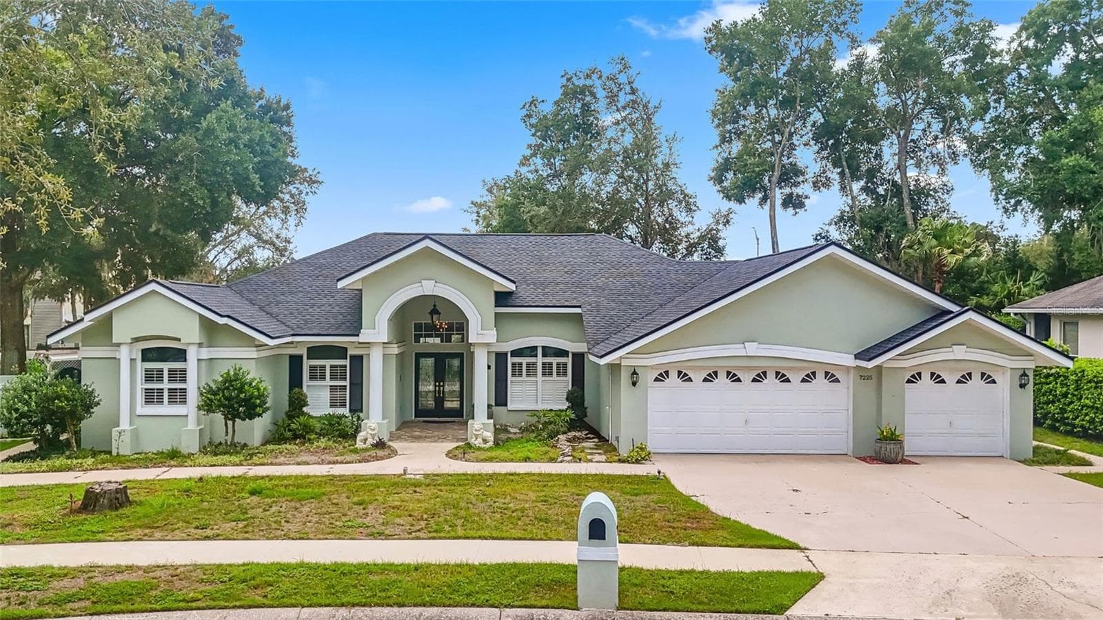 7225 RIVER FOREST LN