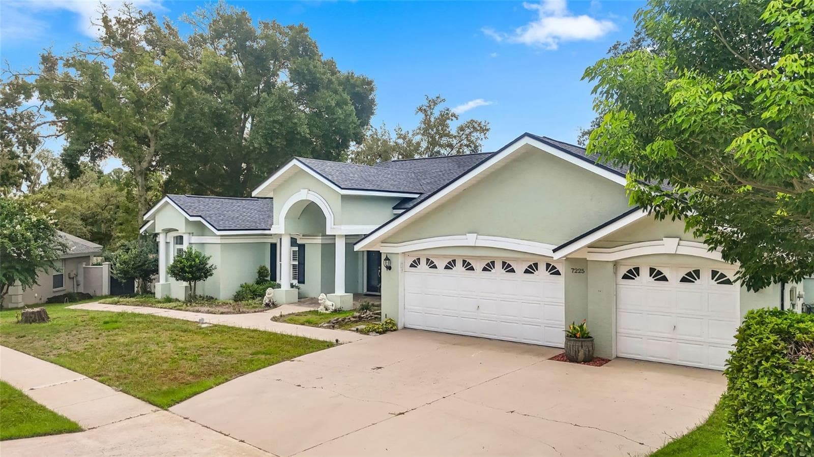 Single Family Residence at 7225 RIVER FOREST LN, TEMPLE TERRACE, photo 3 of 70