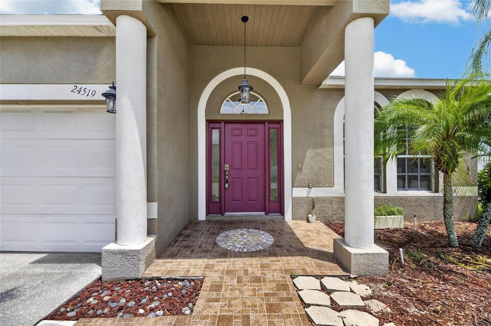 Single Family Residence at 24519 BREEZY OAK CT, LUTZ, photo 3 of 63