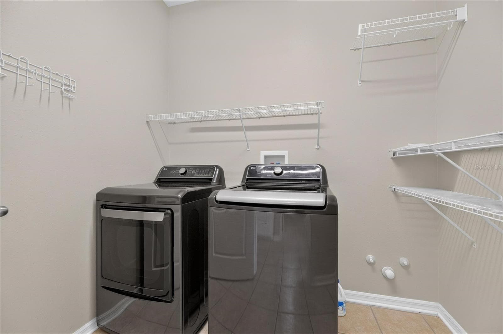 Single Family Residence at 24519 BREEZY OAK CT, LUTZ, photo 12 of 63
