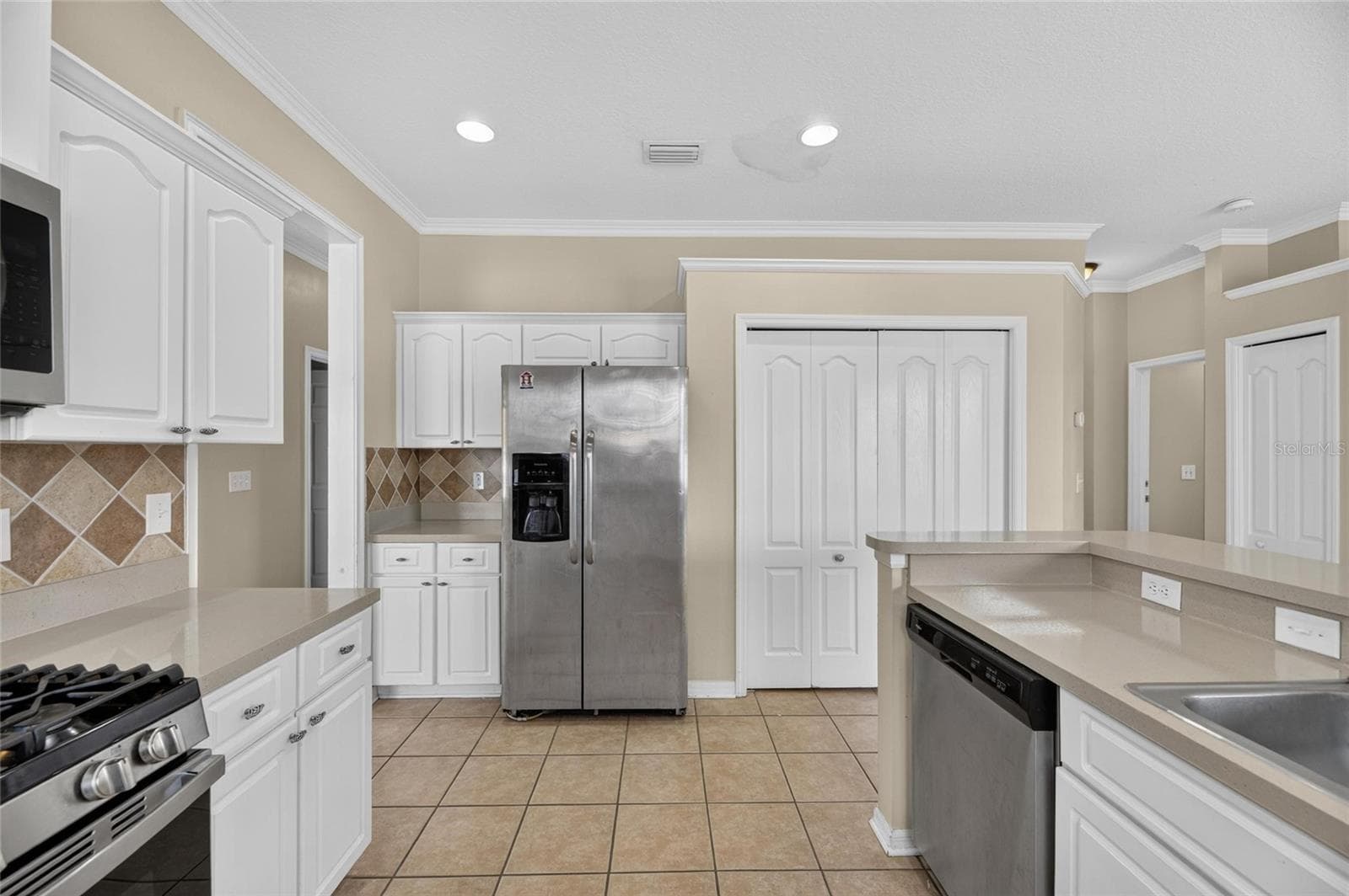 Single Family Residence at 24519 BREEZY OAK CT, LUTZ, photo 25 of 63