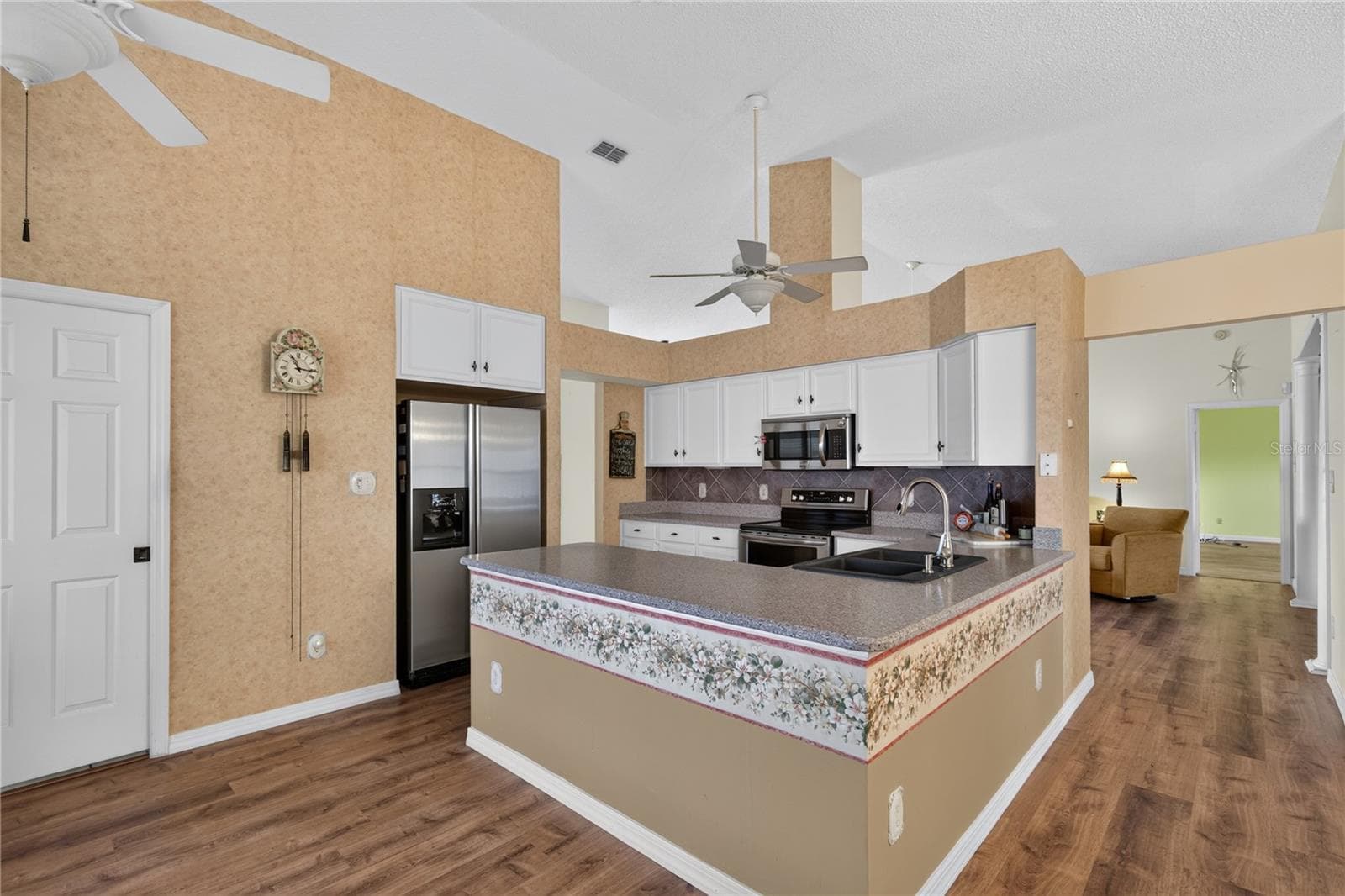 Single Family Residence at 25102 MERIWEATHER RD, LEESBURG, photo 19 of 41