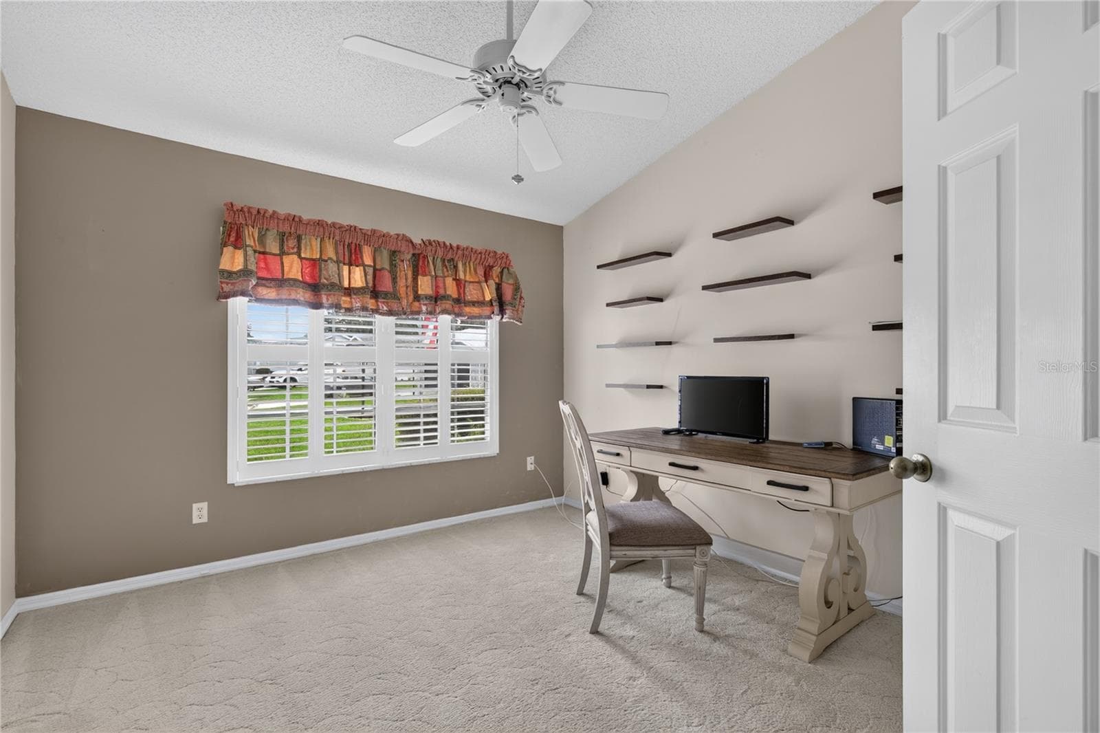 Single Family Residence at 25102 MERIWEATHER RD, LEESBURG, photo 32 of 41