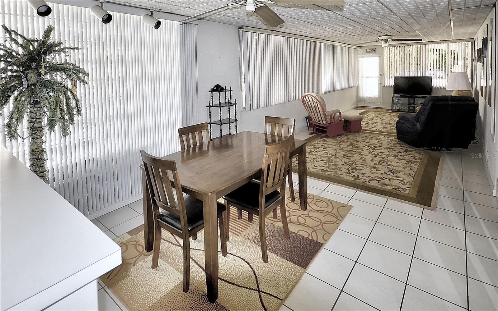 Manufactured Home at 187 E ARIEL RD, OAK HILL, photo 7 of 39