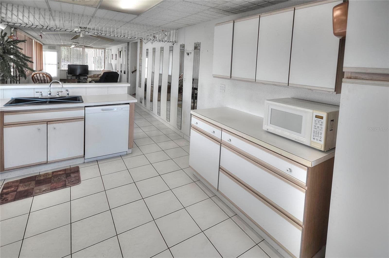 Manufactured Home at 187 E ARIEL RD, OAK HILL, photo 11 of 39