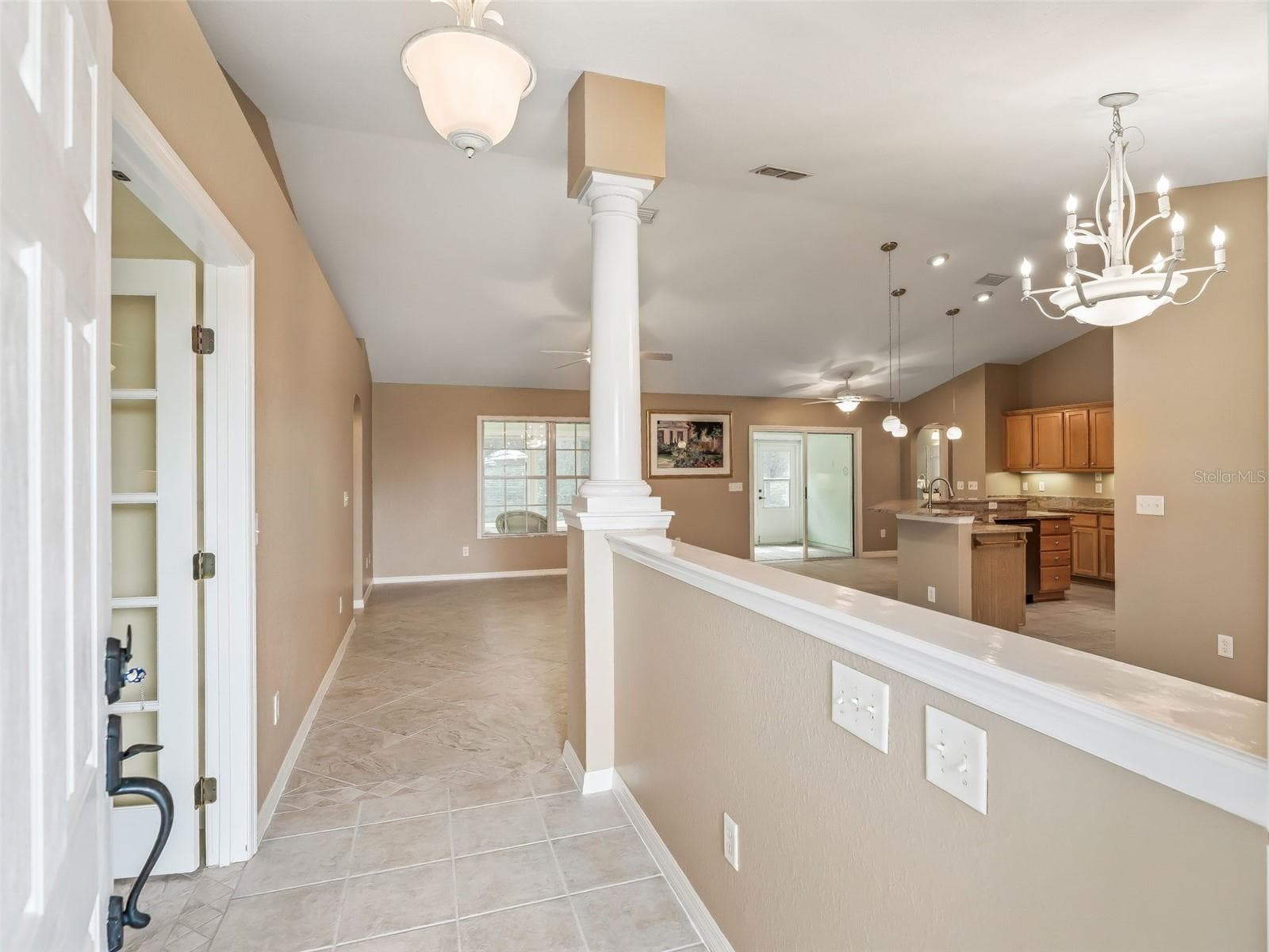 Foyer with solar tube - 17879 SE 125TH CIR, SUMMERFIELD