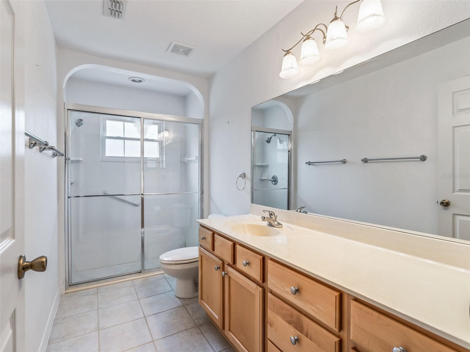 2nd ensuite private bath - 17879 SE 125TH CIR, SUMMERFIELD