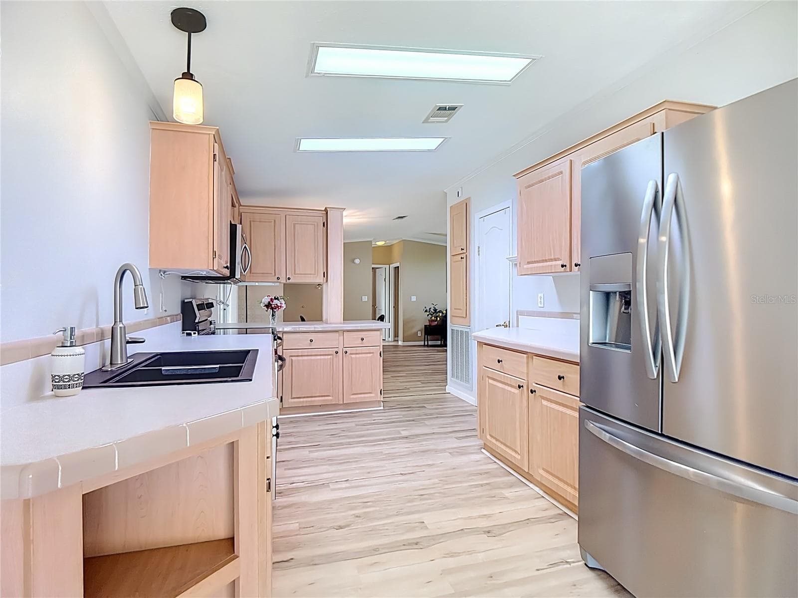 Manufactured Home at 452 PAR DR, FROSTPROOF, photo 11 of 34