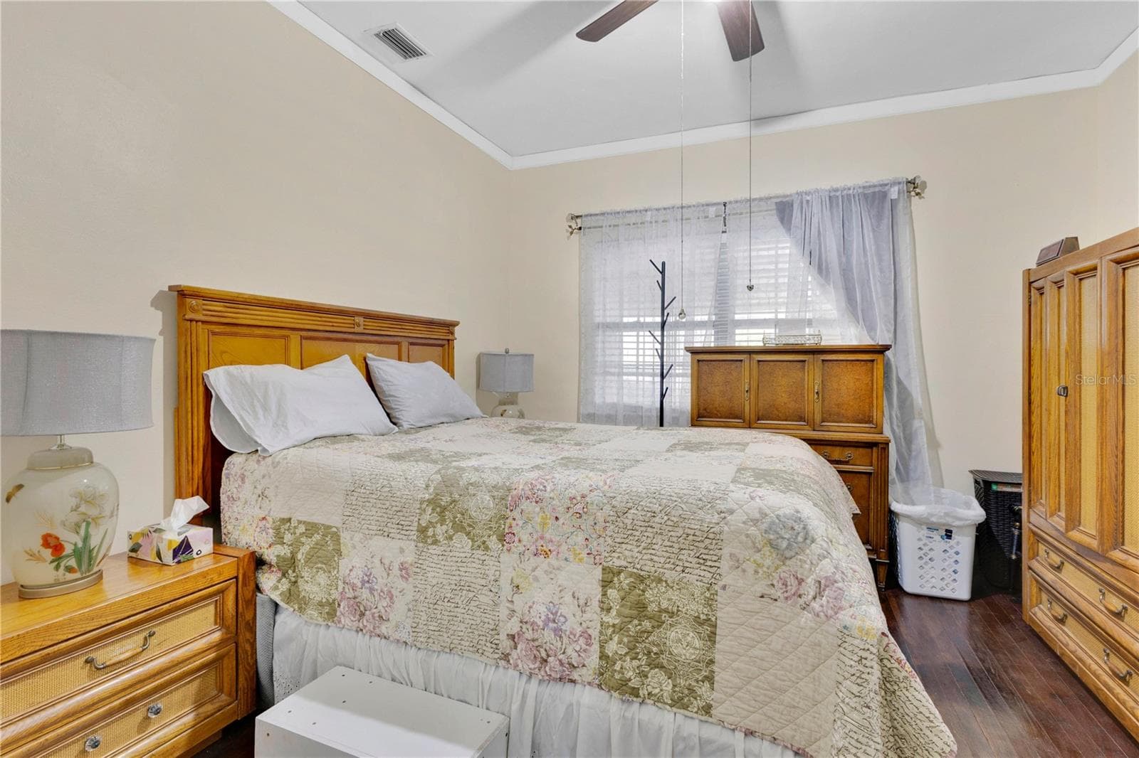 Comfortable secondary bedroom ideal for family, guests. - 205 TENNESSEE ST, HAINES CITY