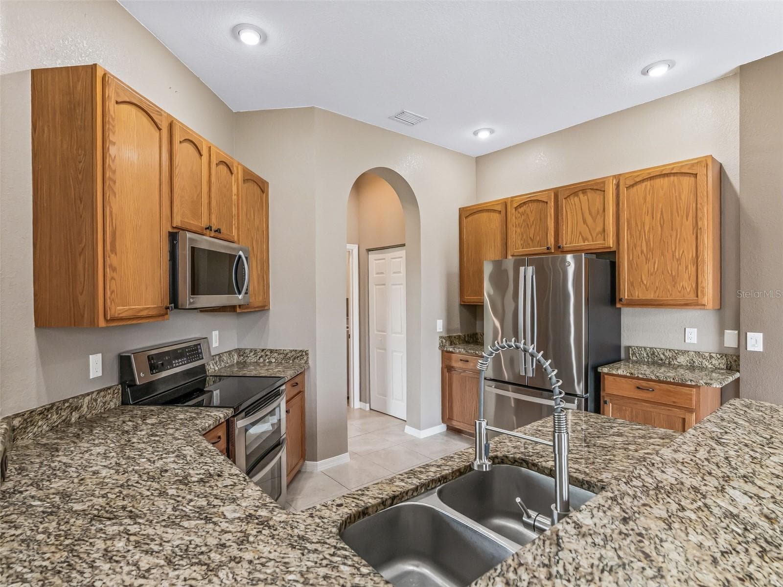 Kitchen with pantry - 11972 SE 176TH PLACE RD, SUMMERFIELD