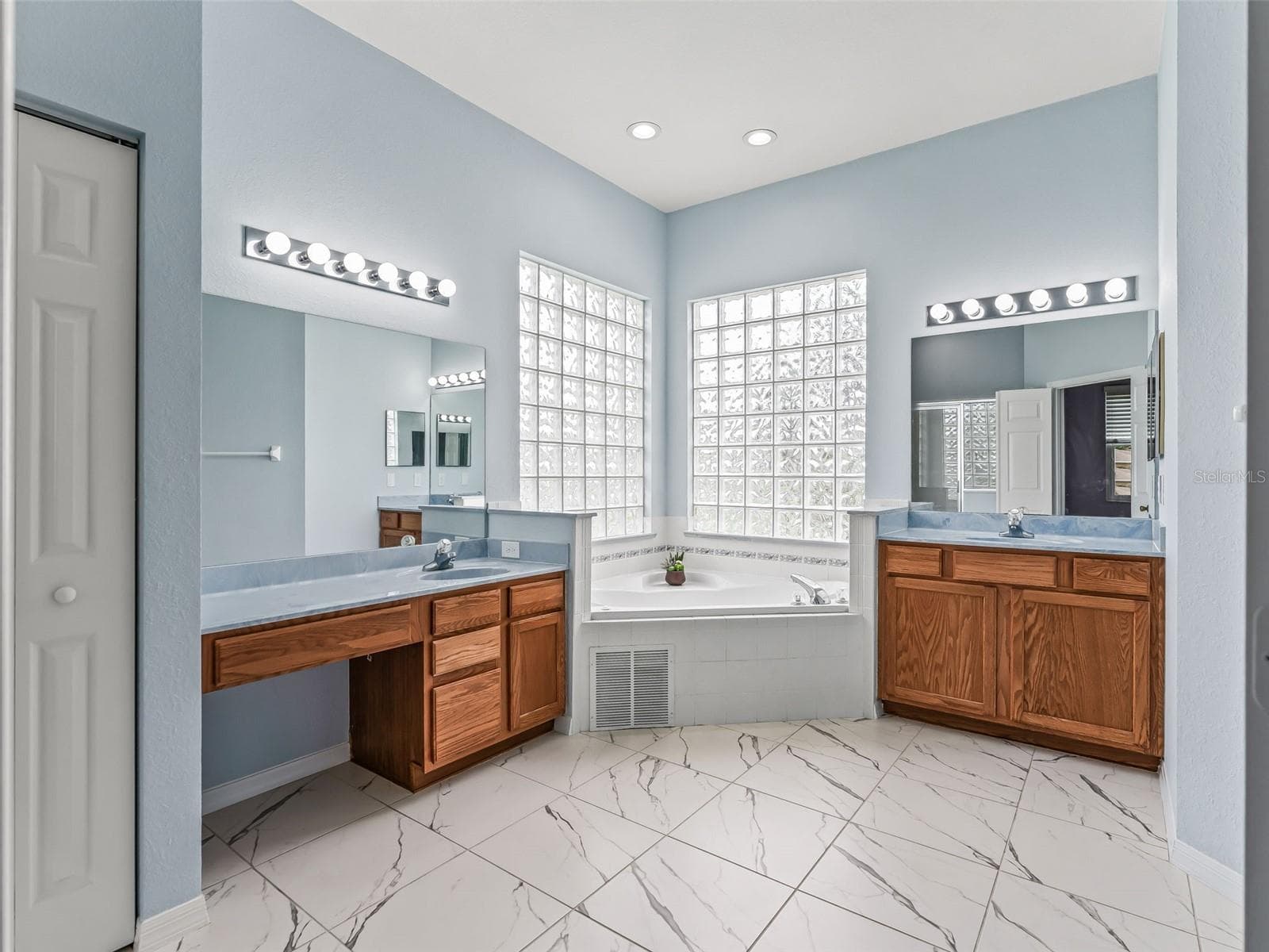 Primary bath - 11972 SE 176TH PLACE RD, SUMMERFIELD
