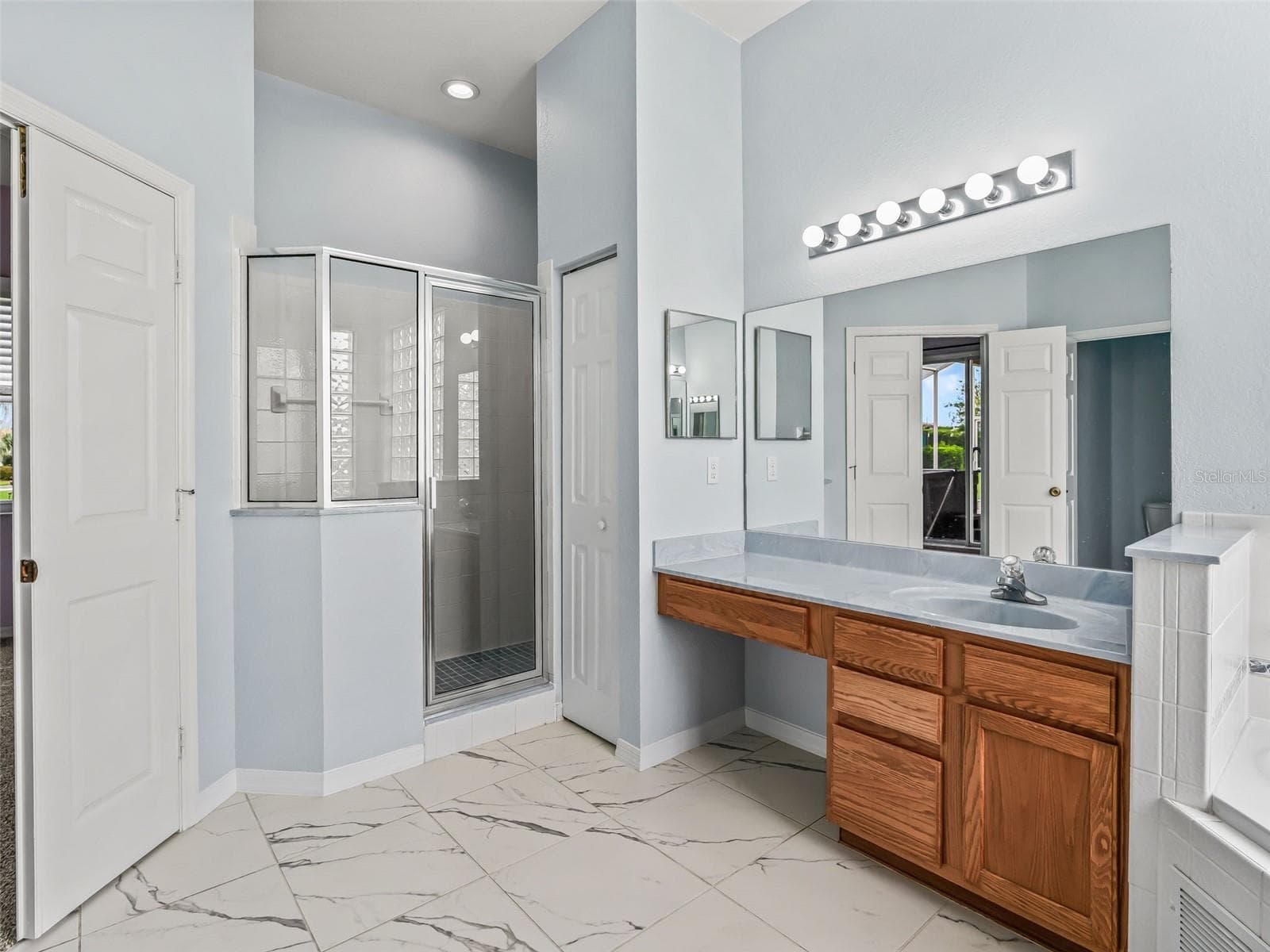 primary bath - 11972 SE 176TH PLACE RD, SUMMERFIELD