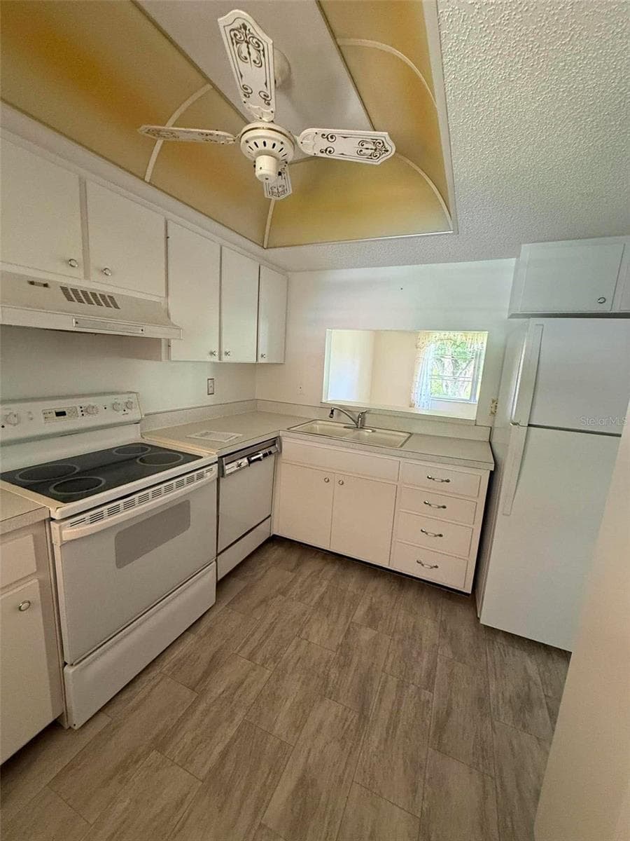 Condominium at 2536 CLUBHOUSE CIR #202, SARASOTA, photo 7 of 25