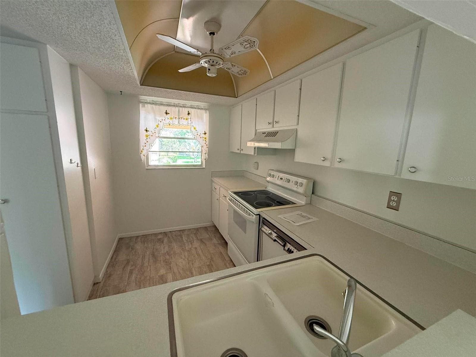 Condominium at 2536 CLUBHOUSE CIR #202, SARASOTA, photo 10 of 25