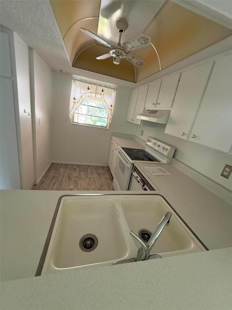 Condominium at 2536 CLUBHOUSE CIR #202, SARASOTA, photo 11 of 25