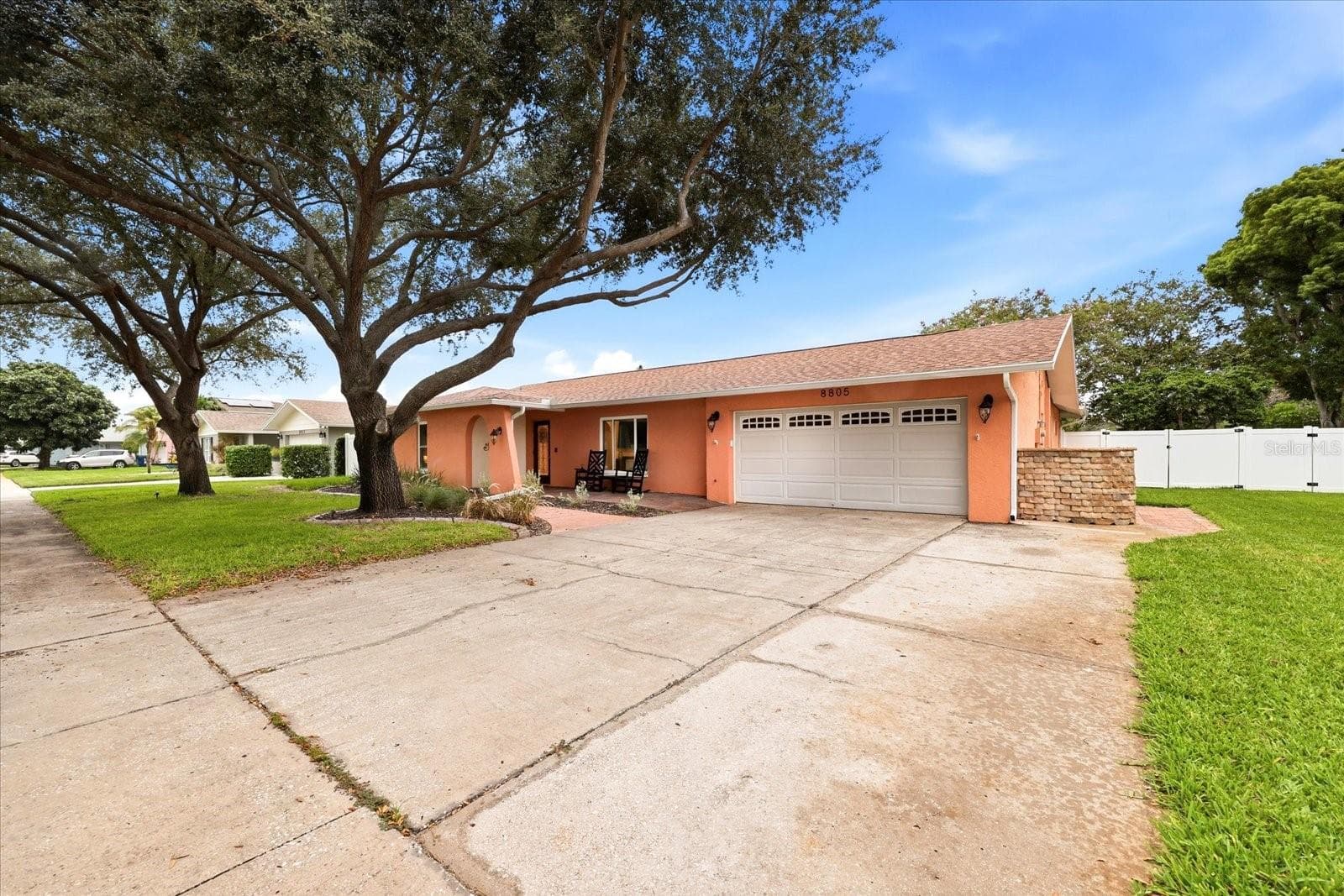 Single Family Residence at 8805 KENWOOD RD, SEMINOLE, photo 2 of 46