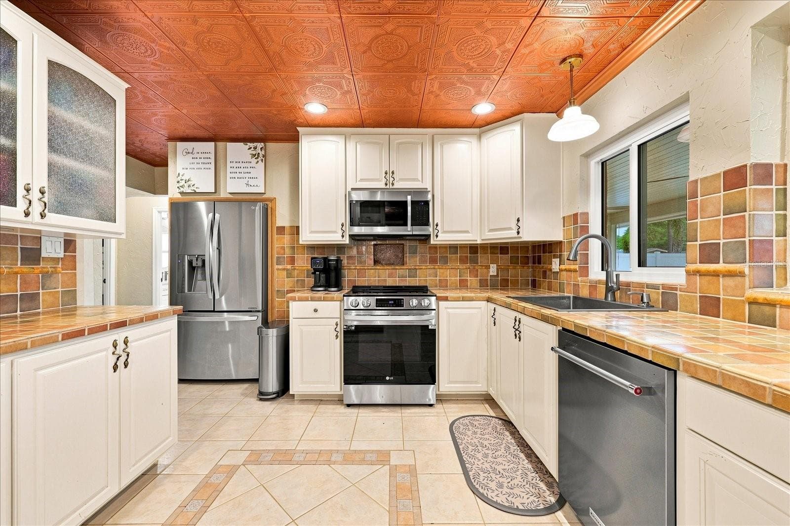 Single Family Residence at 8805 KENWOOD RD, SEMINOLE, photo 11 of 46