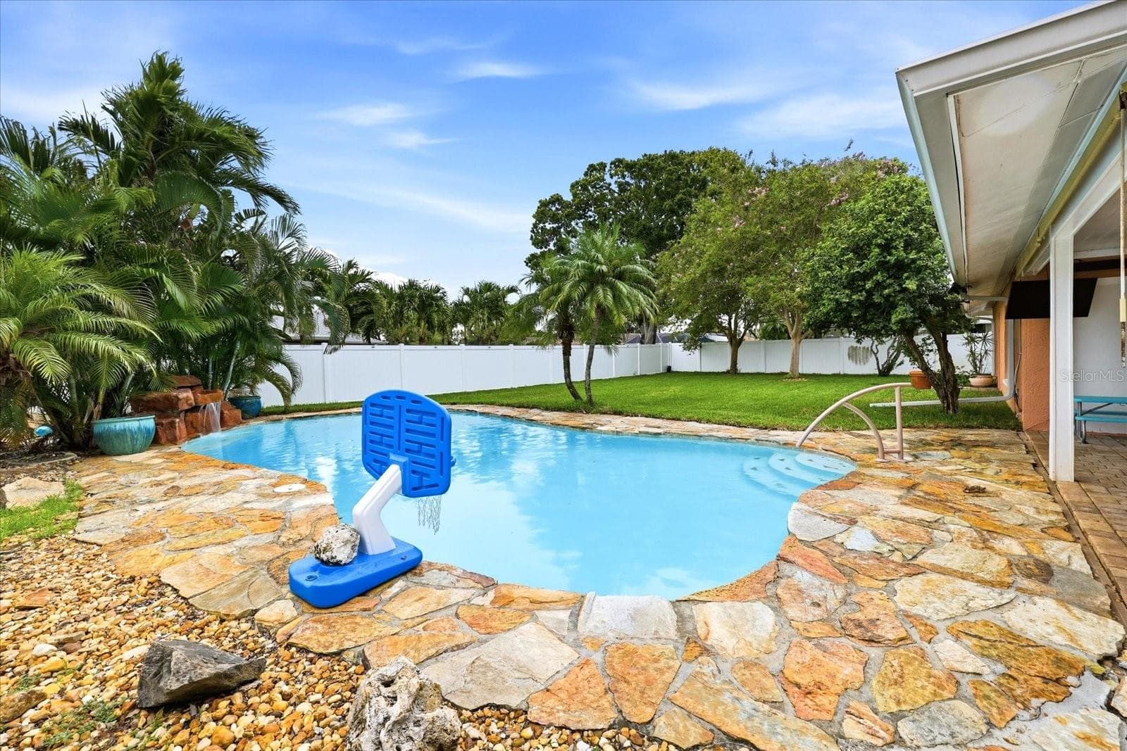Single Family Residence at 8805 KENWOOD RD, SEMINOLE, photo 31 of 46