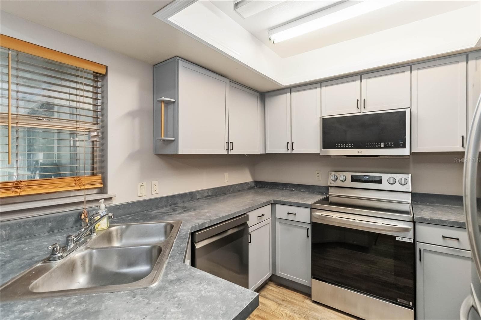 Townhouse at 4008 W MARYLAND PL, CASSELBERRY, photo 14 of 30