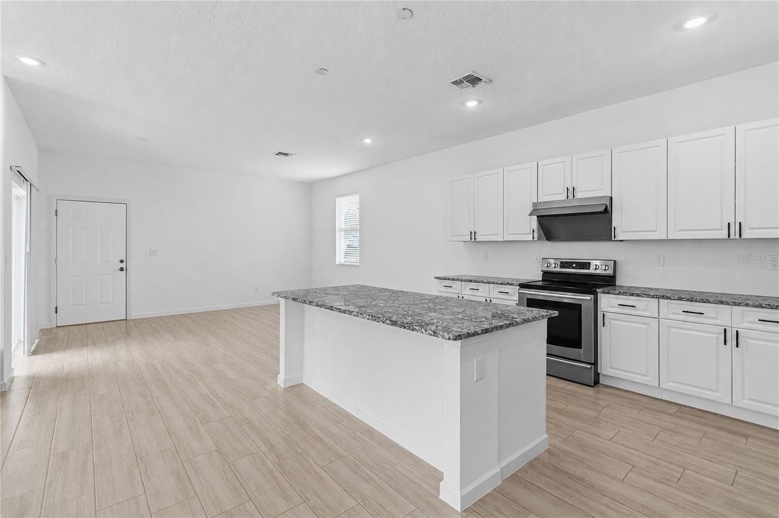 Single Family Residence at 426 S HUDSON ST, ORLANDO, photo 11 of 29