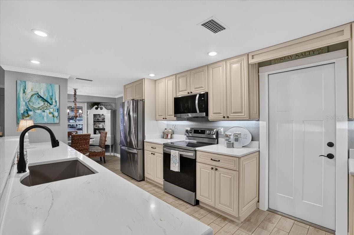 Single Family Residence at 520 69TH ST, HOLMES BEACH, photo 18 of 73