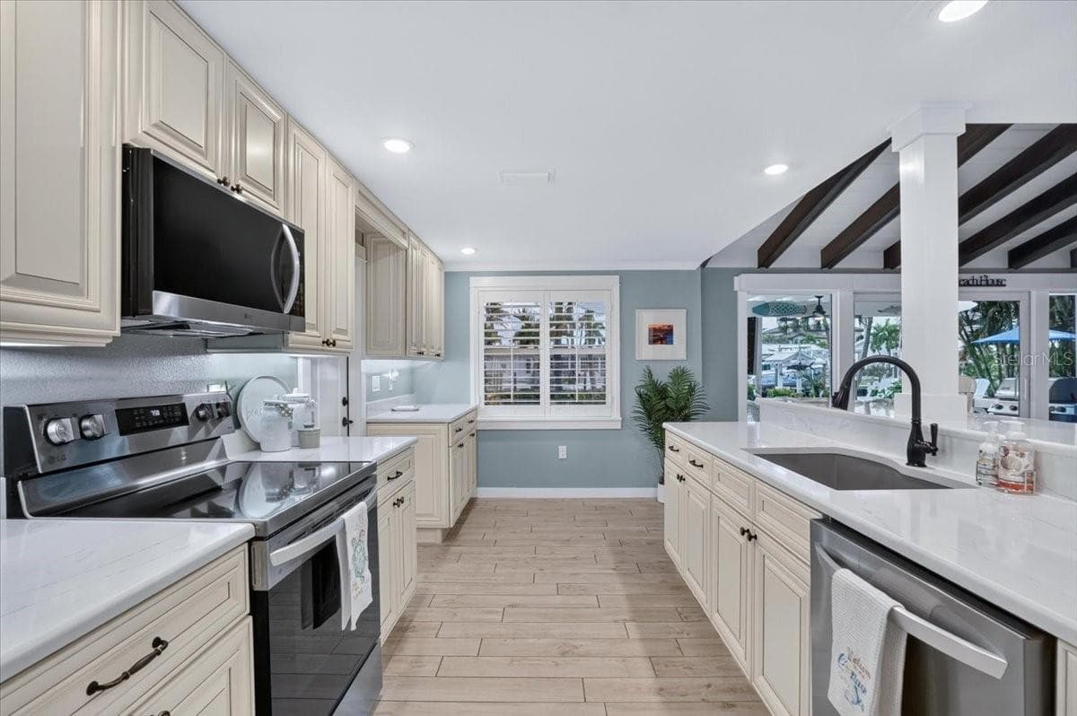 Single Family Residence at 520 69TH ST, HOLMES BEACH, photo 20 of 73