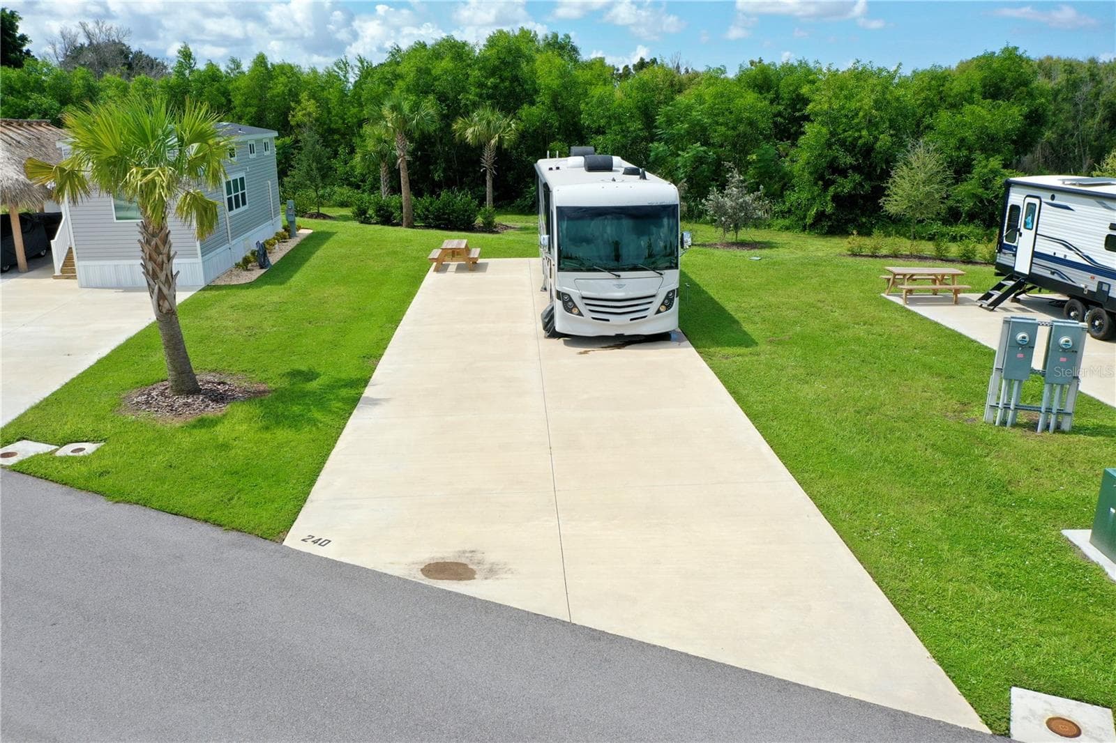 240 HORIZON RD