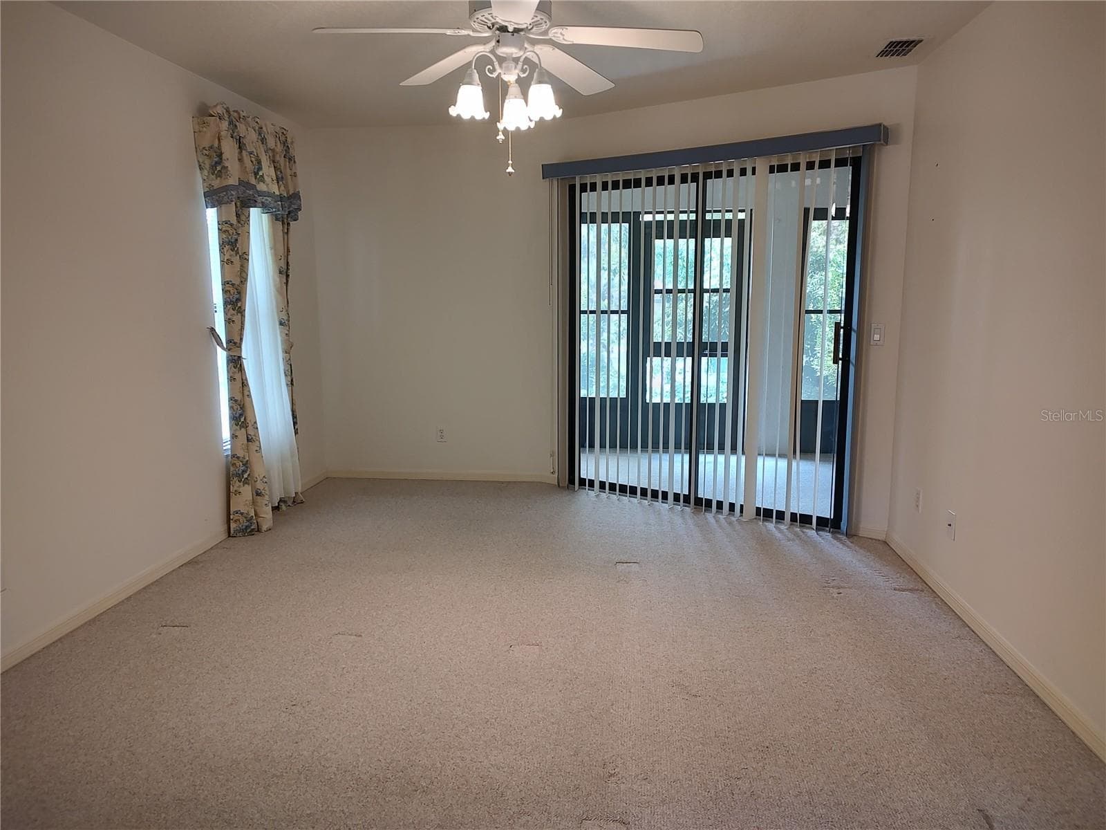 Bedroom opens to porch - 3716 E COVE PARK TRL, HERNANDO