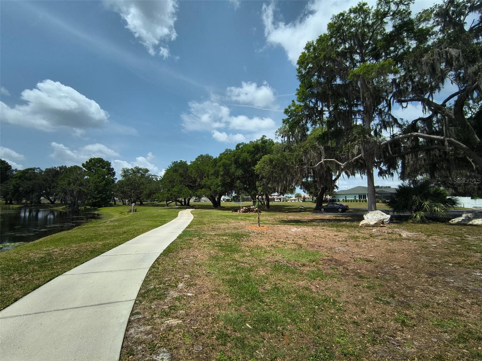 Sidewalks by Community lakefront park - 3716 E COVE PARK TRL, HERNANDO