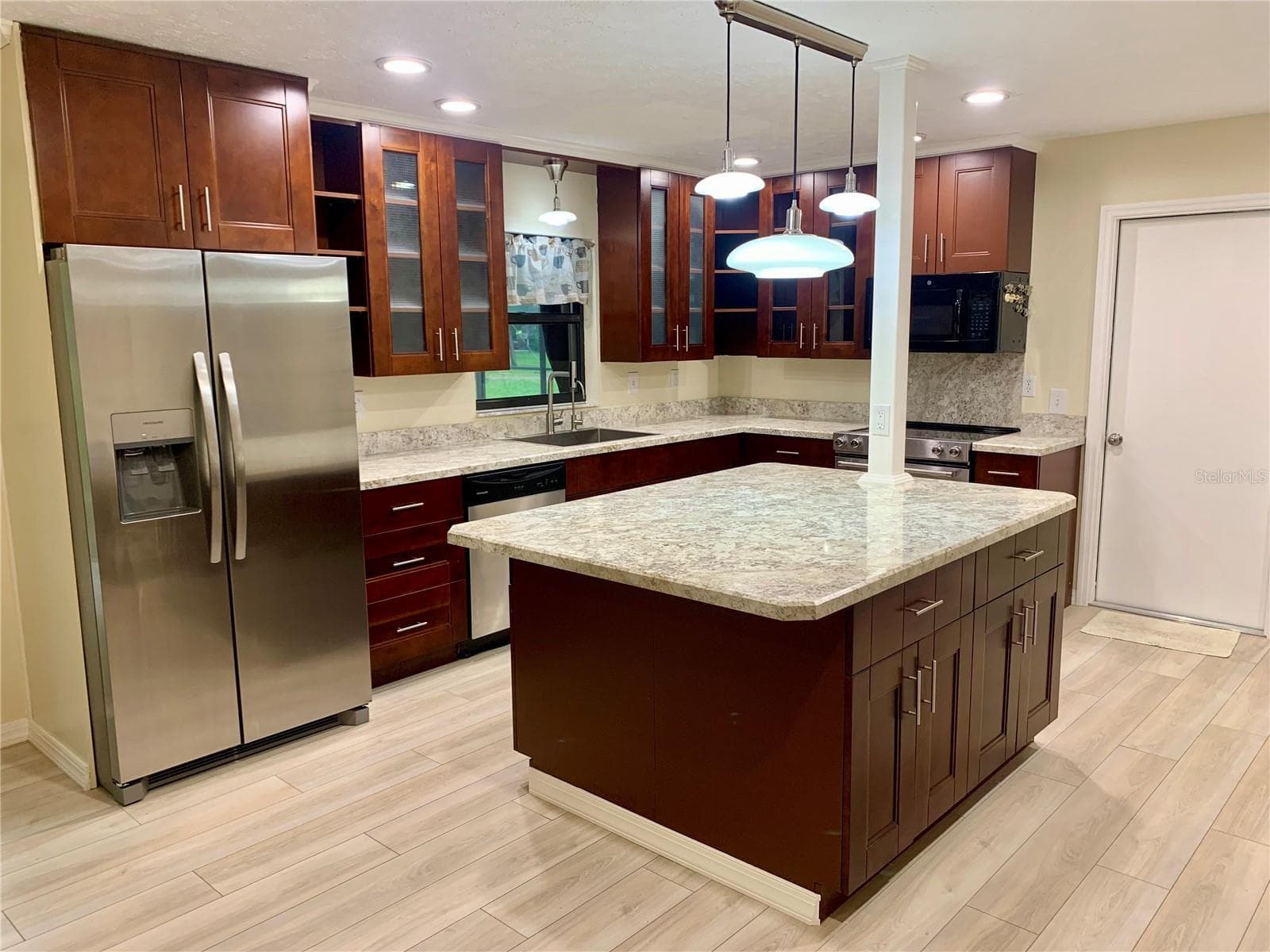 Kitchen - 660 SUNDANCE, WIMAUMA