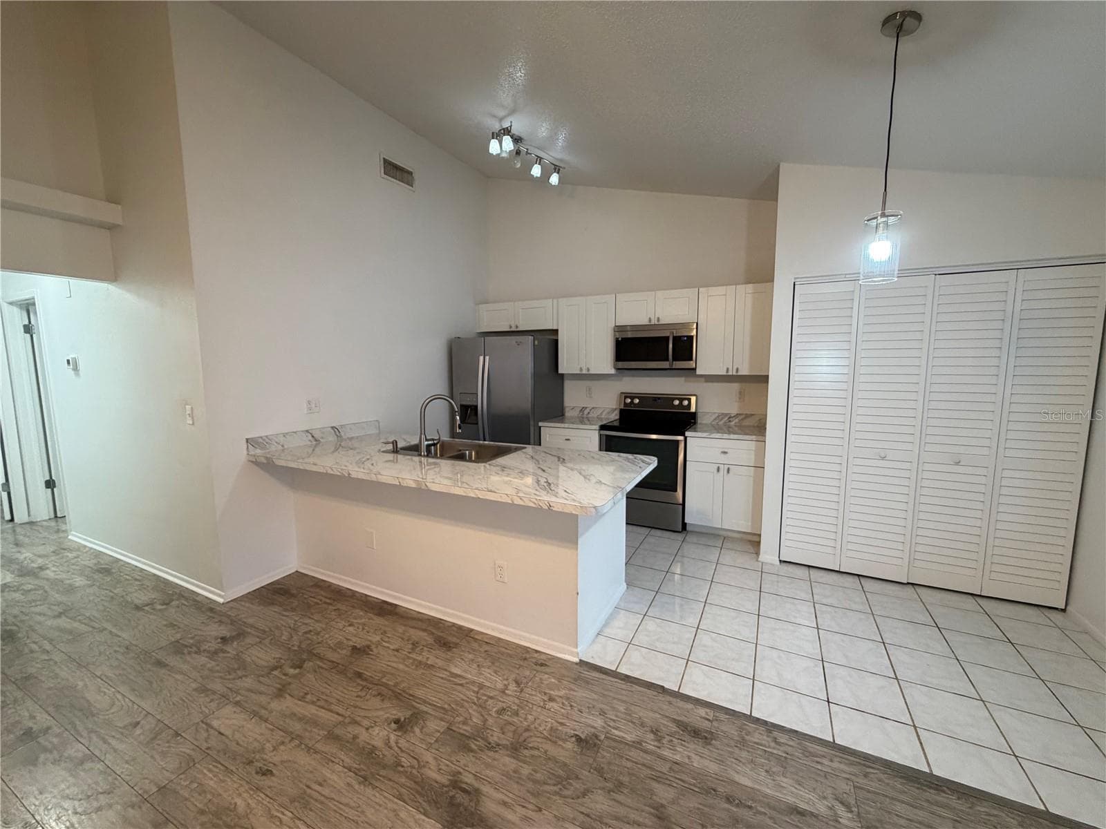 Single Family Residence at 7705 CITRONELLA CT, TAMPA, photo 6 of 22