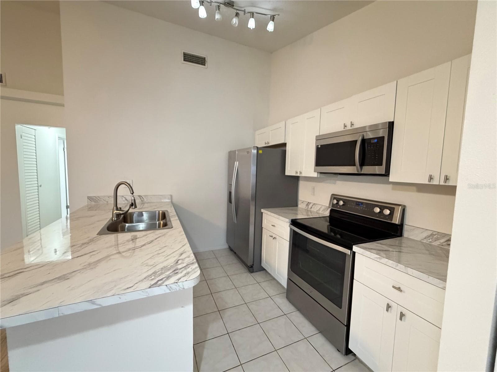 Single Family Residence at 7705 CITRONELLA CT, TAMPA, photo 7 of 22