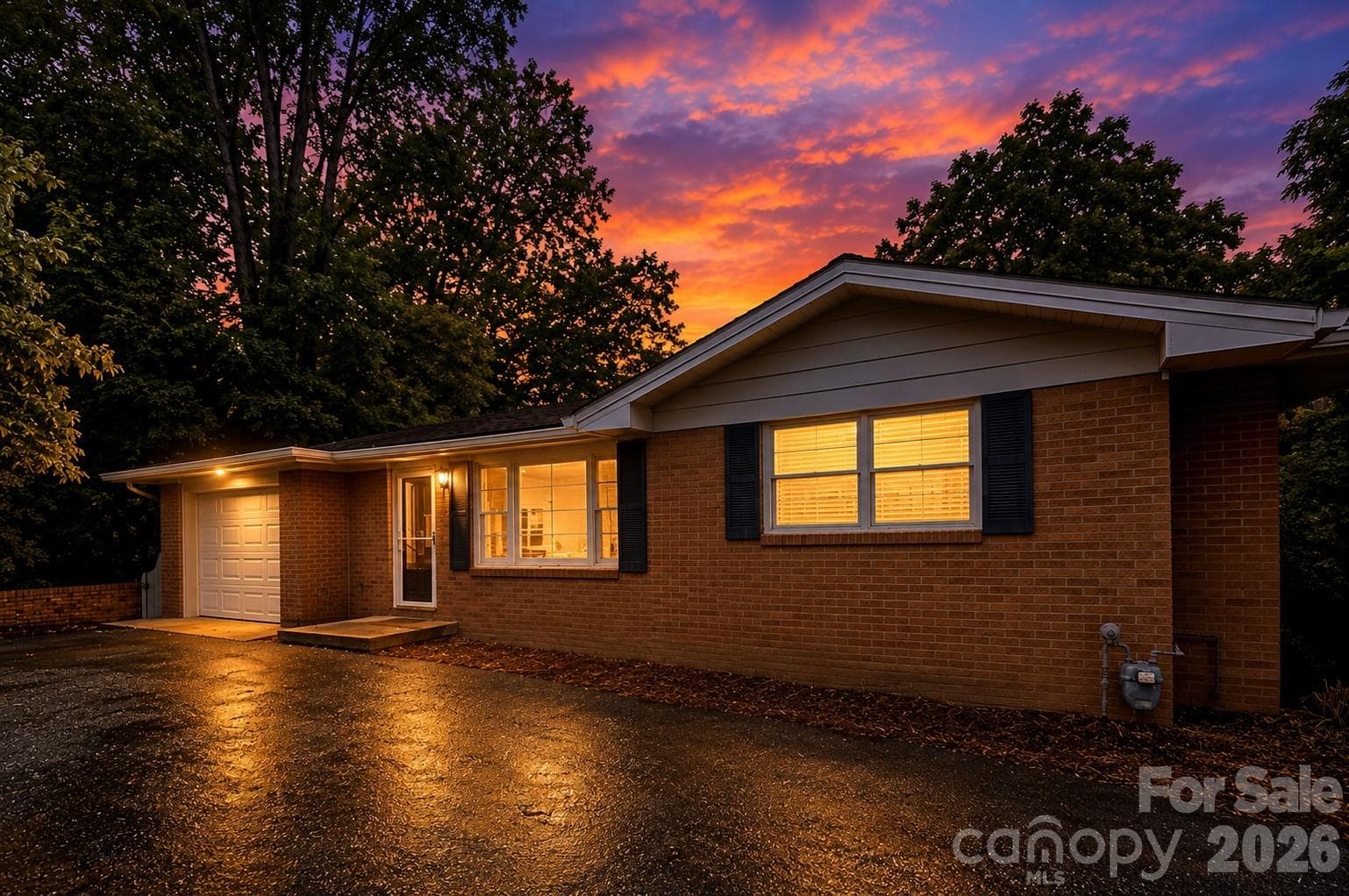 Single Family Residence at Hendersonville, photo 2 of 20