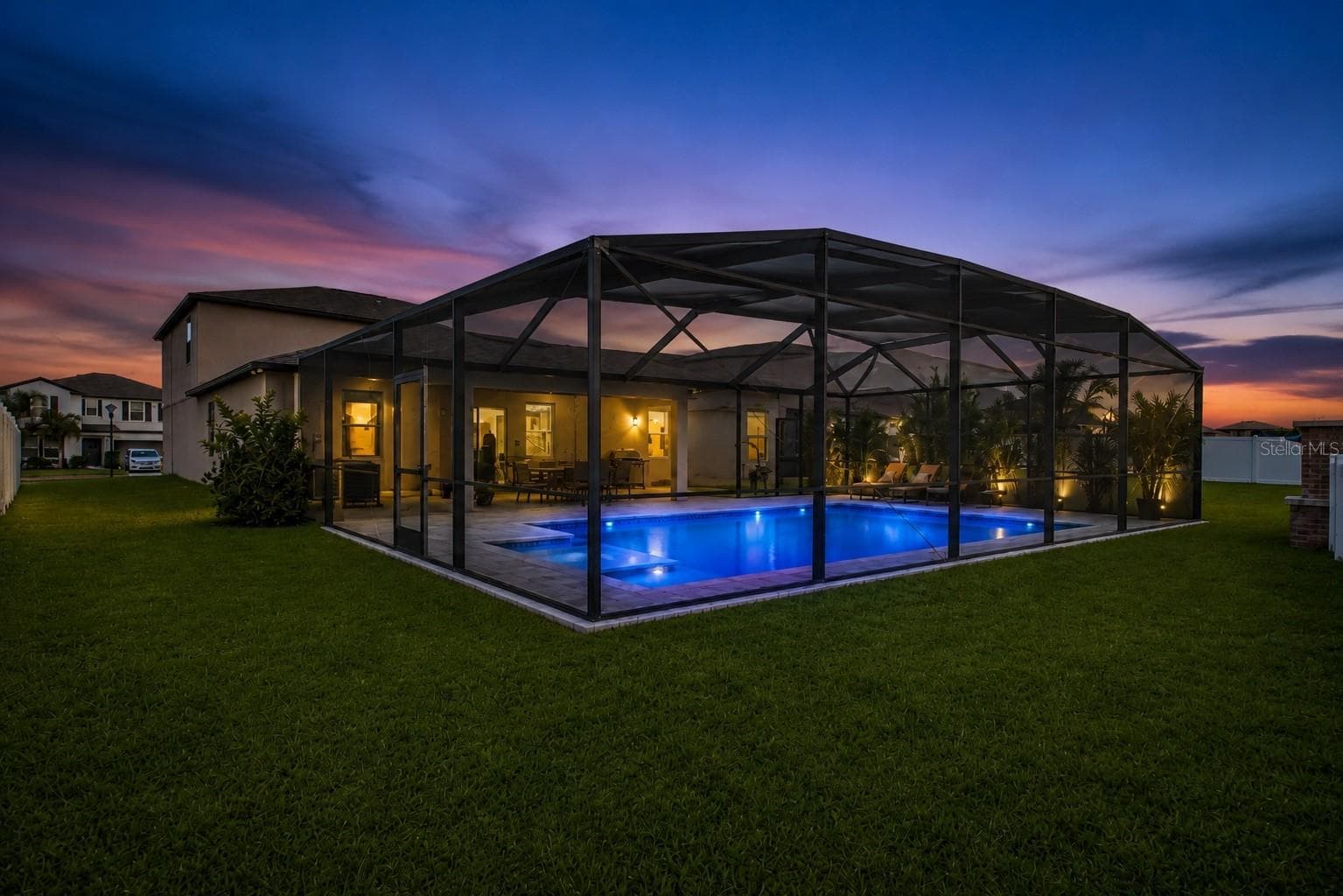 Backyard Pool Lanai Retreat - Virtually - 13524 WILD GINGER ST, RIVERVIEW