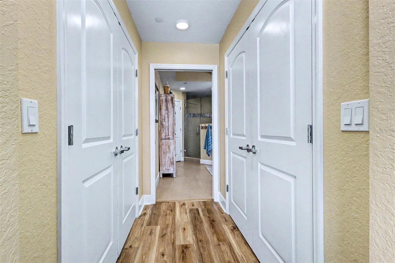 ... His & Her Closets - 2.9 x 7.9 and 4.8 x 7.9.... Primary Bedroom Suite. - 19519 GULF BLVD #202, INDIAN SHORES