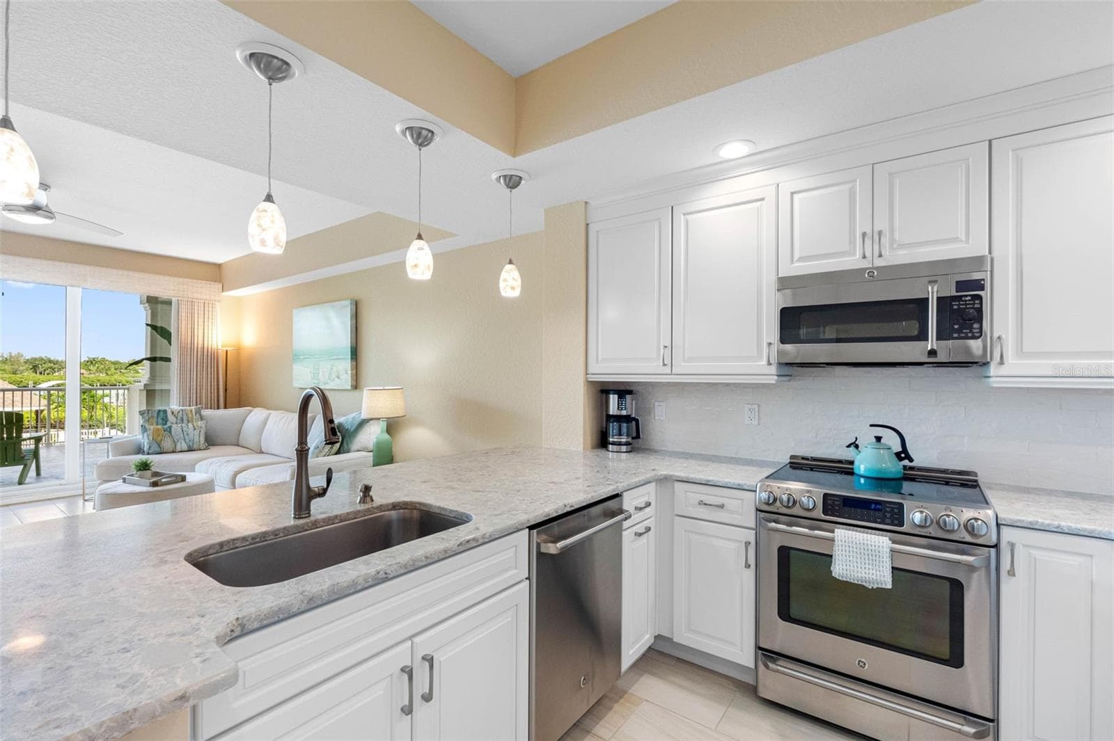... OPEN FLOOR PLAN - Perfect For Florida Waterfront Living. Note: Coffered Ceilings.. Unit is Immaculate and move in Ready.. - 19519 GULF BLVD #202, INDIAN SHORES