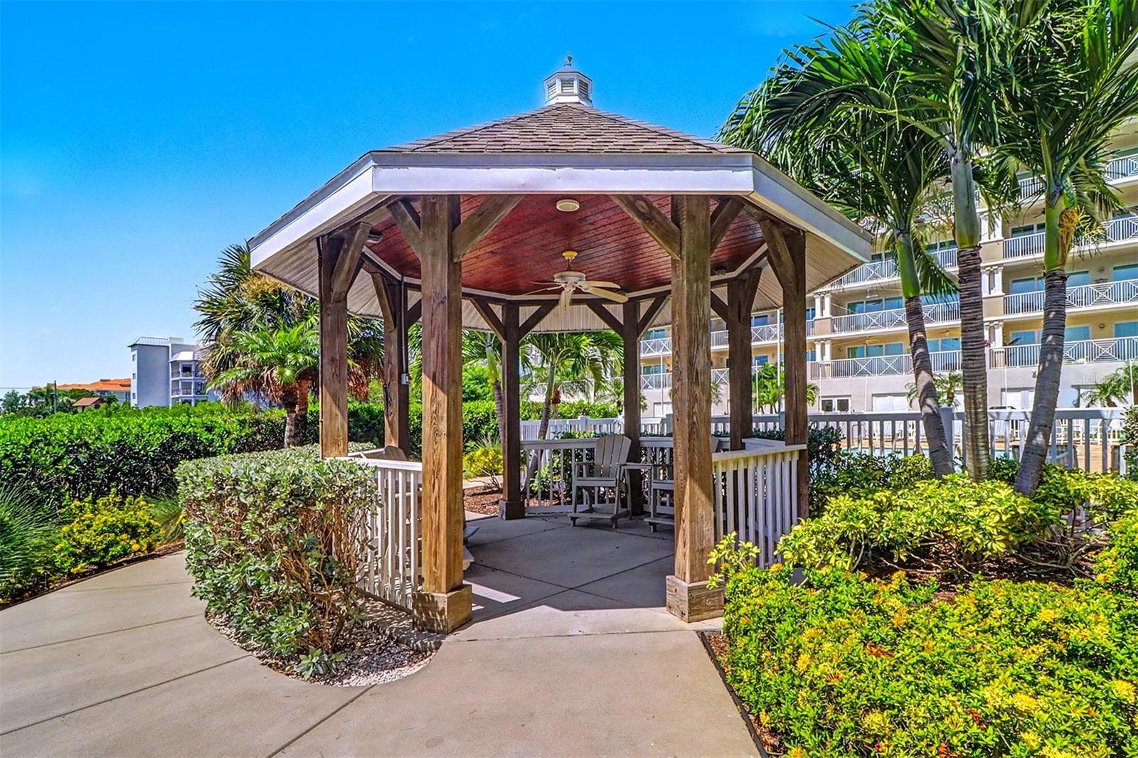 ... GAZEBO ... PLENTY OF AREA'S TO RELAX , GO ACROSS THE STREET TO THE BEACH , TAKE A SWIM , TAKE A KAYAK OUT FOR AWHILE... QUALITY PROBLEMS ALL. - 19519 GULF BLVD #202, INDIAN SHORES