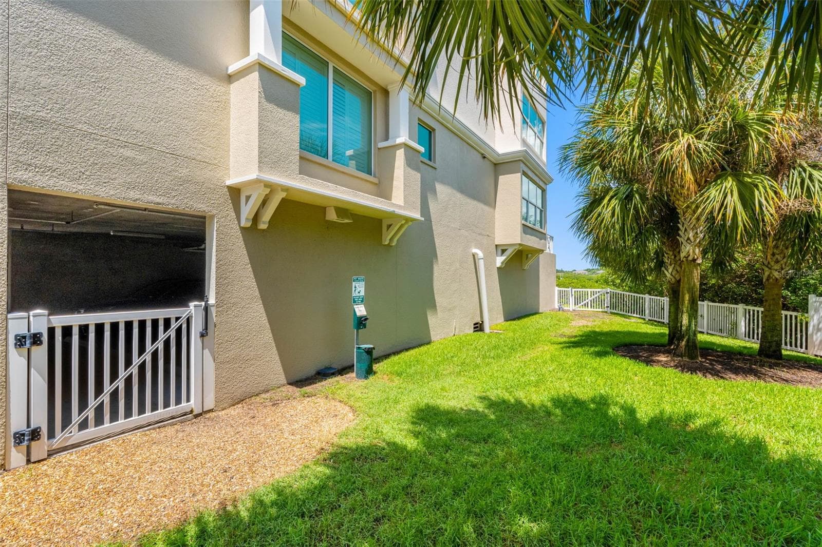 .... ONSITE GATED DOG WALK AREA.....TWO PETS - TOTAL WEIGHT OF PETS - 50 LBS TOTAL .. EXAMPLE - TWO DOGS AT 25 LBS EACH OR ONE DOG AT 50 LBS.. - 19519 GULF BLVD #202, INDIAN SHORES