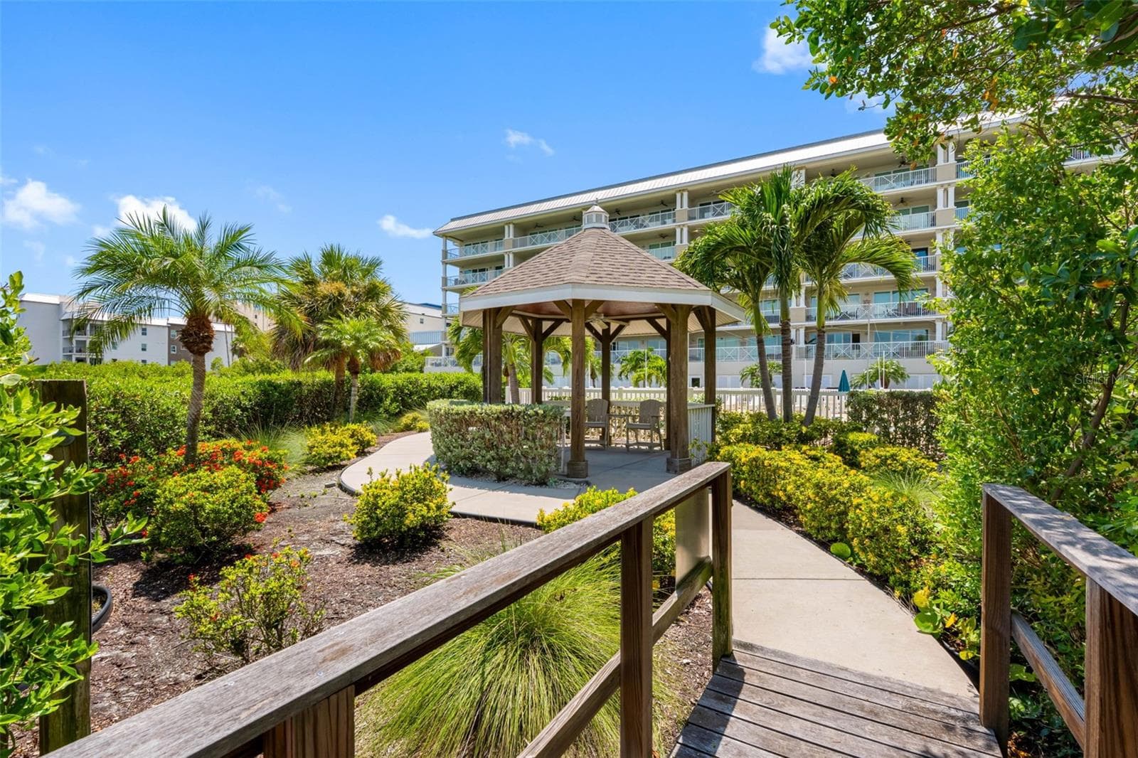 ... WALKWAY TO BOAT SLIPS AND FISHING DOCK .. IN THIS PHOTO WE ARE RETURNING FROM THE BOAT DOCKS AND WALKING TOWARD THE POOL AREA.. - 19519 GULF BLVD #202, INDIAN SHORES