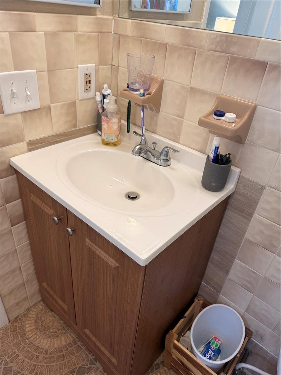 Master Bath - 113 WHITE AVE NE, LAKE PLACID