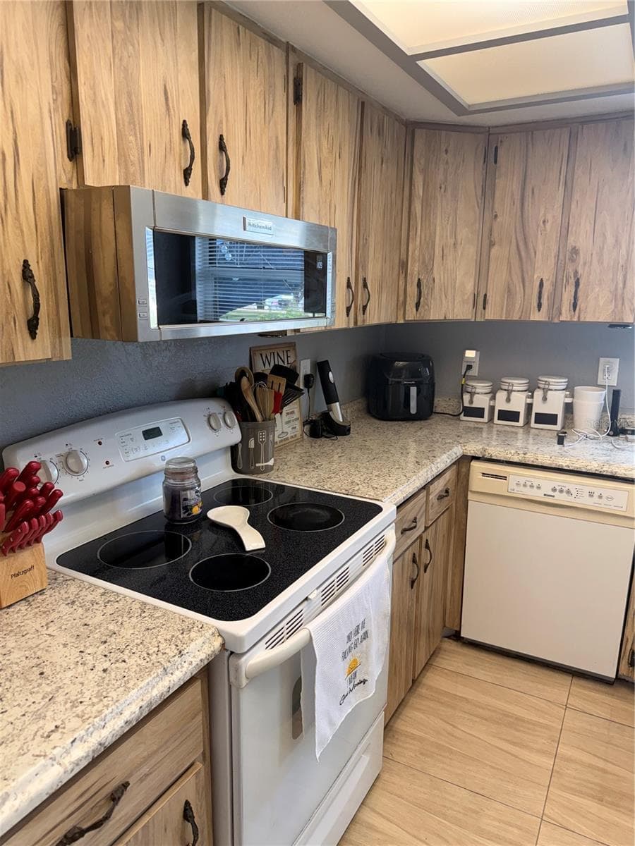 Kitchen - 113 WHITE AVE NE, LAKE PLACID