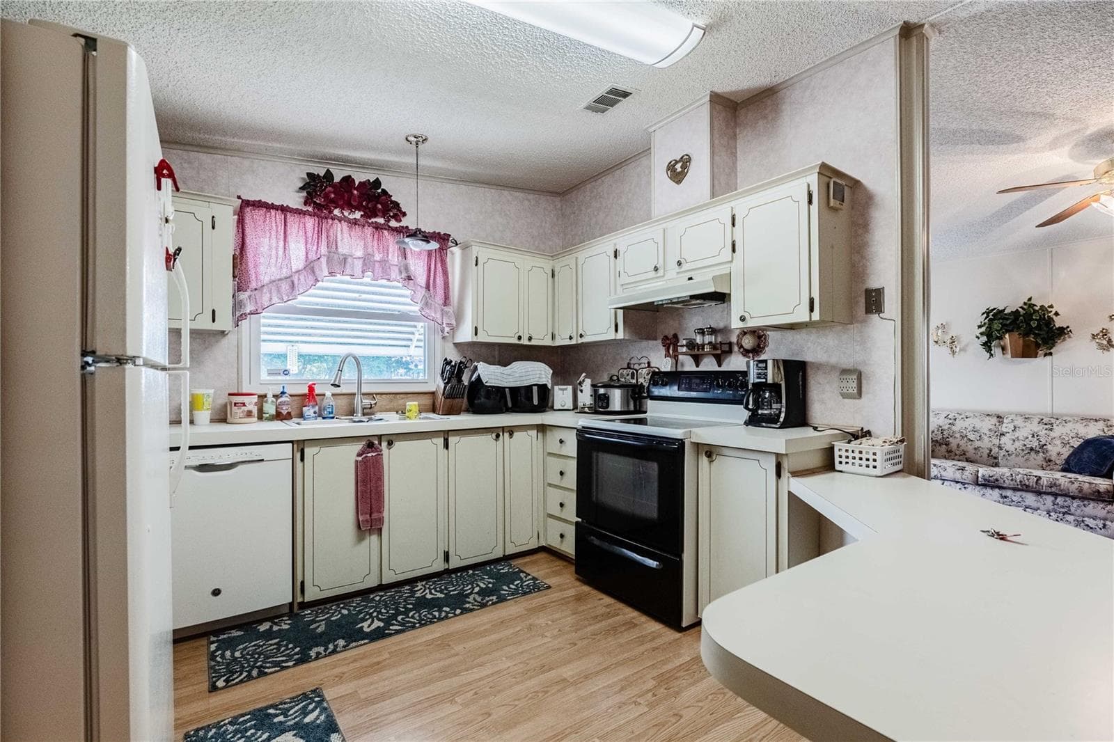 Manufactured Home at 489 VILLAGE CIR SW, WINTER HAVEN, photo 11 of 31