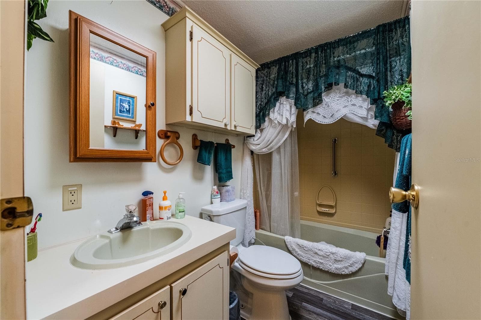 Manufactured Home at 489 VILLAGE CIR SW, WINTER HAVEN, photo 18 of 31