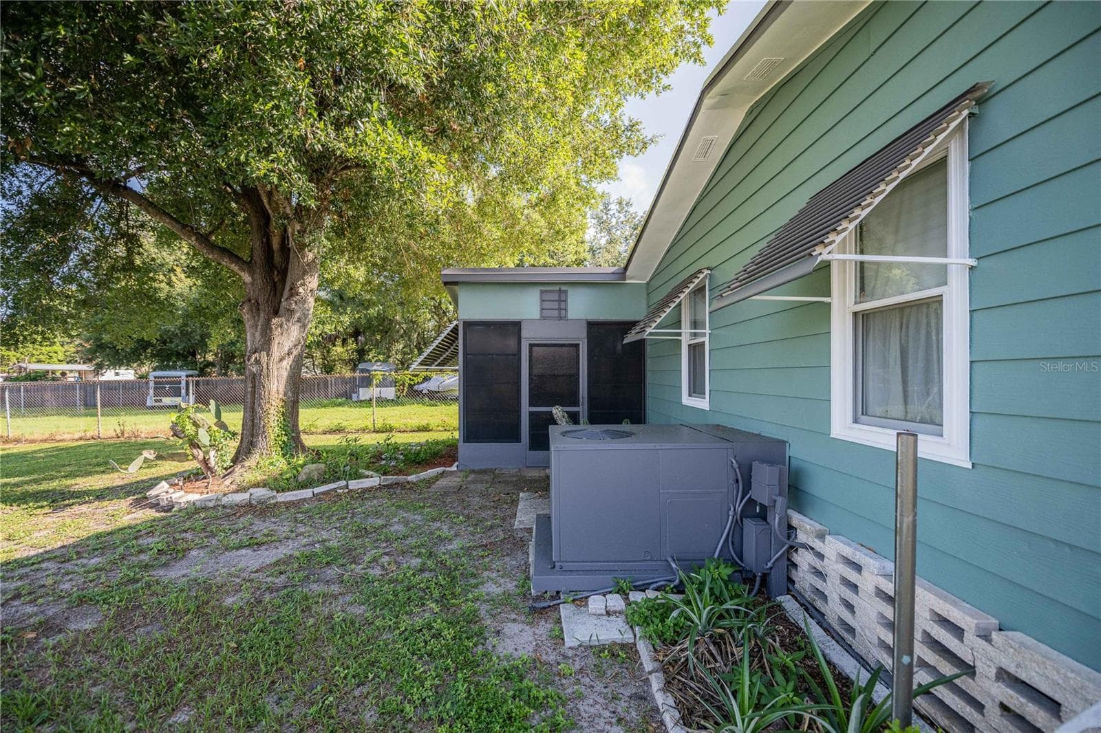 Manufactured Home at 489 VILLAGE CIR SW, WINTER HAVEN, photo 25 of 31