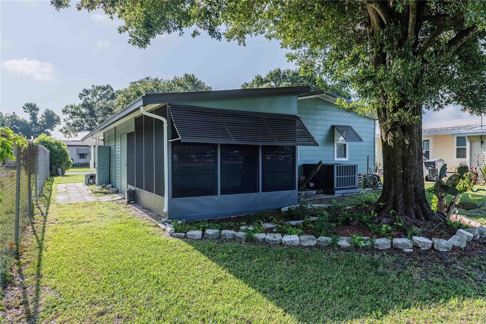 Manufactured Home at 489 VILLAGE CIR SW, WINTER HAVEN, photo 27 of 31