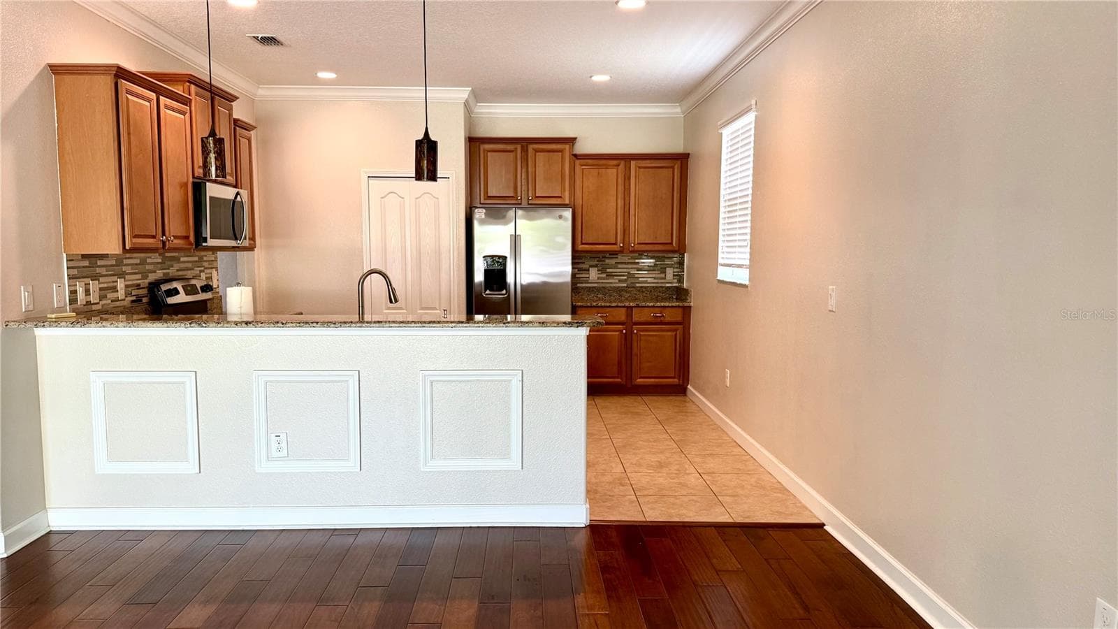 KITCHEN & EAT IN AREA WITHOUT FURNITURE - 4056 SERENA LN, CLERMONT